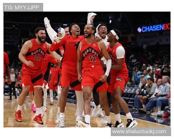 雄鹿与猛龙首场对决精彩回顾及最终比分分析